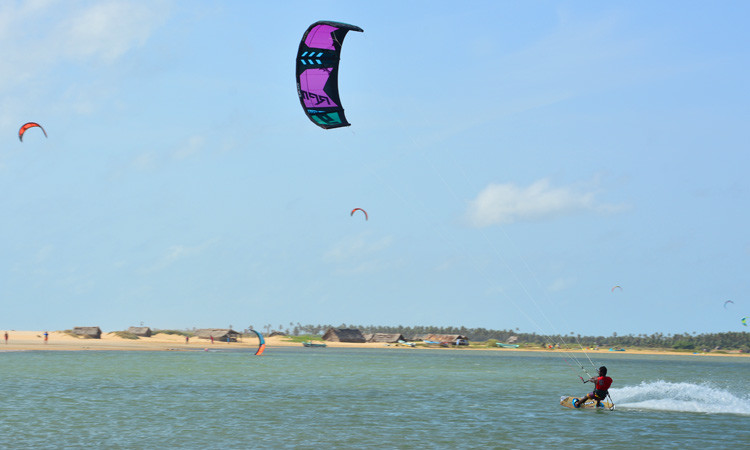 genge-resort-kalpitiya-srilanka-kite-serfing-water-sports